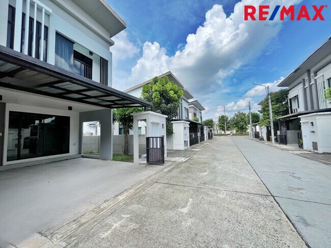 ขายบ้านแฝดหลังมุม เดอะ ทรัสต์ ราชพฤกษ์–รัตนาธิเบศร์ (โครงการ 3) ราคาถูกที่สุดในโครงการ (The Trust Ratchaphruek-Rattanathibet)