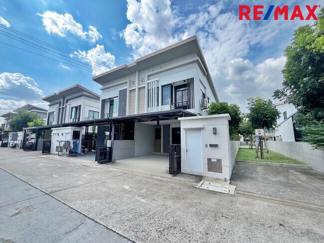 ขายบ้านแฝดหลังมุม เดอะ ทรัสต์ ราชพฤกษ์–รัตนาธิเบศร์ (โครงการ 3) ราคาถูกที่สุดในโครงการ (The Trust Ratchaphruek-Rattanathibet)