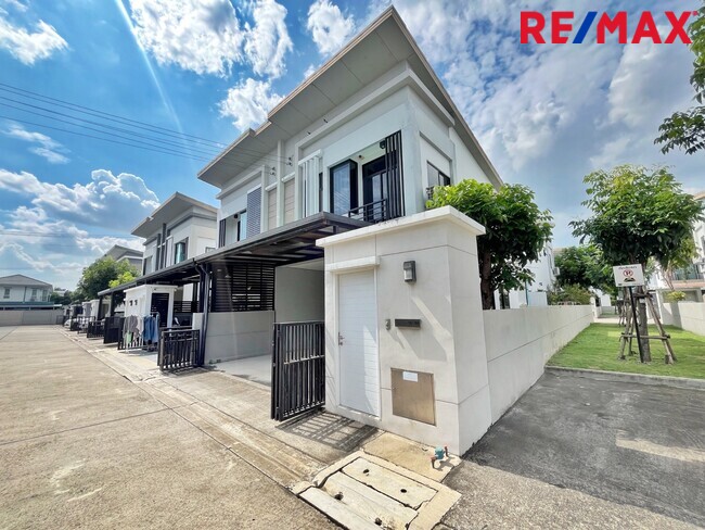 ขายบ้านแฝดหลังมุม เดอะ ทรัสต์ ราชพฤกษ์–รัตนาธิเบศร์ (โครงการ 3) ราคาถูกที่สุดในโครงการ (The Trust Ratchaphruek-Rattanathibet)