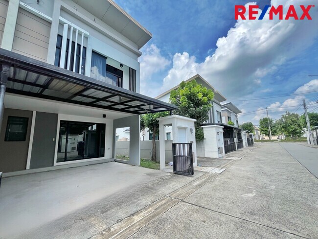 ขายบ้านแฝดหลังมุม เดอะ ทรัสต์ ราชพฤกษ์–รัตนาธิเบศร์ (โครงการ 3) ราคาถูกที่สุดในโครงการ (The Trust Ratchaphruek-Rattanathibet)