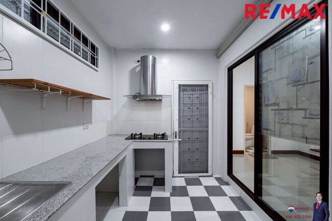 (มาใหม่! NEW Listing! 2025) Paravee ปารวีร์ เพชรเกษม63 ทาวน์โฮมหน้ากว้าง 6 ม. หลังมุม 24.8 ตร.วา (ต่อเติมครัวไทยไว้ให้แล้ว [ราคาพิเศษ!]