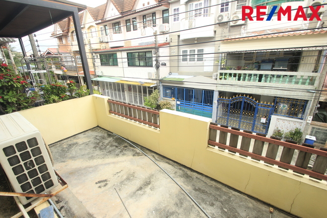 ทาวน์โฮมเพชรเกษม112 พุทธมณฑลสาย4 บ้านสุชา3ชั้น ต่อเติมแล้ว บ้านสภาพดี ใกล้มหาวิทยาลัยธนบุรี วิทยาลัยเทคโนโลยีหมู่บ้านครู คุ้มค่าราคาถูก