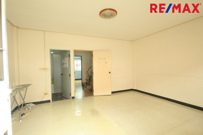 ทาวน์โฮมเพชรเกษม112 พุทธมณฑลสาย4 บ้านสุชา3ชั้น ต่อเติมแล้ว บ้านสภาพดี ใกล้มหาวิทยาลัยธนบุรี วิทยาลัยเทคโนโลยีหมู่บ้านครู คุ้มค่าราคาถูก