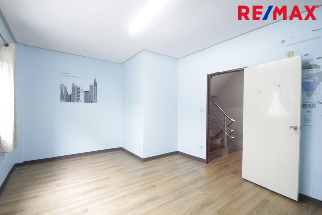 ทาวน์โฮมเพชรเกษม112 พุทธมณฑลสาย4 บ้านสุชา3ชั้น ต่อเติมแล้ว บ้านสภาพดี ใกล้มหาวิทยาลัยธนบุรี วิทยาลัยเทคโนโลยีหมู่บ้านครู คุ้มค่าราคาถูก