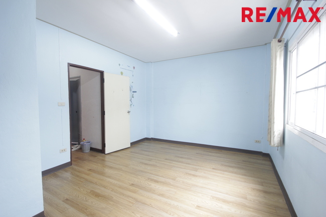 ทาวน์โฮมเพชรเกษม112 พุทธมณฑลสาย4 บ้านสุชา3ชั้น ต่อเติมแล้ว บ้านสภาพดี ใกล้มหาวิทยาลัยธนบุรี วิทยาลัยเทคโนโลยีหมู่บ้านครู คุ้มค่าราคาถูก