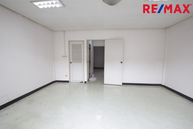 ทาวน์โฮมเพชรเกษม112 พุทธมณฑลสาย4 บ้านสุชา3ชั้น ต่อเติมแล้ว บ้านสภาพดี ใกล้มหาวิทยาลัยธนบุรี วิทยาลัยเทคโนโลยีหมู่บ้านครู คุ้มค่าราคาถูก