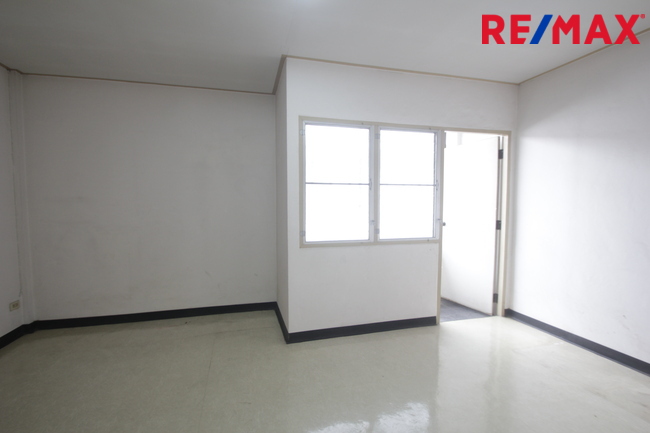 ทาวน์โฮมเพชรเกษม112 พุทธมณฑลสาย4 บ้านสุชา3ชั้น ต่อเติมแล้ว บ้านสภาพดี ใกล้มหาวิทยาลัยธนบุรี วิทยาลัยเทคโนโลยีหมู่บ้านครู คุ้มค่าราคาถูก