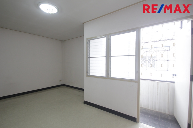 ทาวน์โฮมเพชรเกษม112 พุทธมณฑลสาย4 บ้านสุชา3ชั้น ต่อเติมแล้ว บ้านสภาพดี ใกล้มหาวิทยาลัยธนบุรี วิทยาลัยเทคโนโลยีหมู่บ้านครู คุ้มค่าราคาถูก