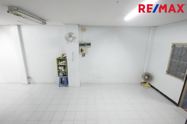 ทาวน์โฮมเพชรเกษม112 พุทธมณฑลสาย4 บ้านสุชา3ชั้น ต่อเติมแล้ว บ้านสภาพดี ใกล้มหาวิทยาลัยธนบุรี วิทยาลัยเทคโนโลยีหมู่บ้านครู คุ้มค่าราคาถูก