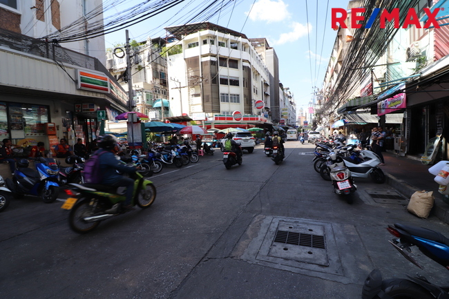 ขายอาคารสำนักงาน ถนนเพชรบุรีตัดใหม่ ย่านประตูน้ำ ผู้เช่าเต็ม ผลตอบแทน 6% คุ้มค่าการลงทุน