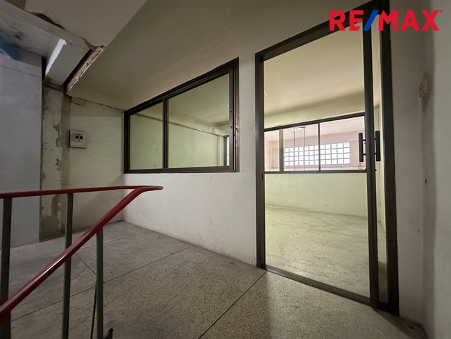 ขายตึกแถวจรัญสนิทวงศ์ 12 ใกล้ MRT จรัญฯ13 เพียง 1 กม. ราคาเบาๆ 2.55 ล้าน