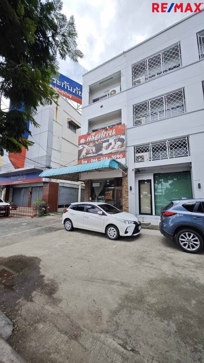 ตึกแถว 3 ชั้น ทำเลปัง ตรงข้ามโรบินสันศรีสมาน