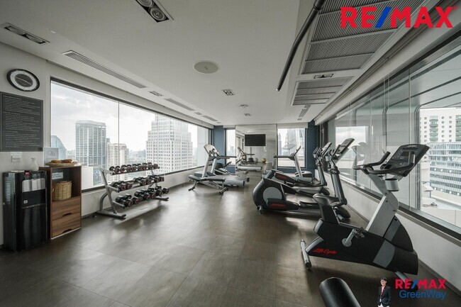 ขายคอนโดสุขุมวิท The Edge Sukhumvit 23 ห้องมุม วิวดี แต่งสวย ติด BTS อโศก และ MRT สุขุมวิท (เช่า 30,000/เดือน)