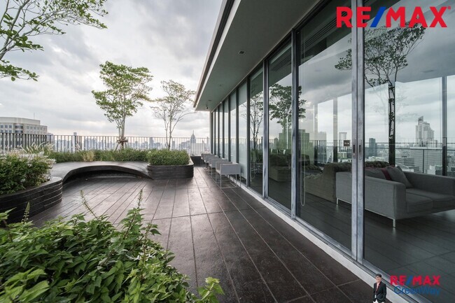 ขายคอนโดสุขุมวิท The Edge Sukhumvit 23 ห้องมุม วิวดี แต่งสวย ติด BTS อโศก และ MRT สุขุมวิท (เช่า 30,000/เดือน)