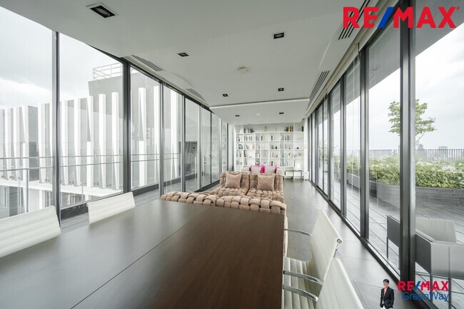 ขายคอนโดสุขุมวิท The Edge Sukhumvit 23 ห้องมุม วิวดี แต่งสวย ติด BTS อโศก และ MRT สุขุมวิท (เช่า 30,000/เดือน)