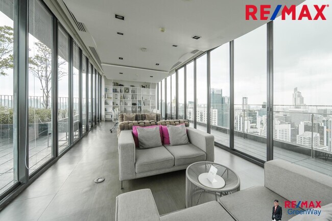 ขายคอนโดสุขุมวิท The Edge Sukhumvit 23 ห้องมุม วิวดี แต่งสวย ติด BTS อโศก และ MRT สุขุมวิท (เช่า 30,000/เดือน)