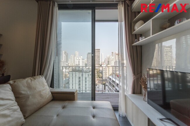 ขายคอนโดสุขุมวิท The Edge Sukhumvit 23 ห้องมุม วิวดี แต่งสวย ติด BTS อโศก และ MRT สุขุมวิท (เช่า 30,000/เดือน)