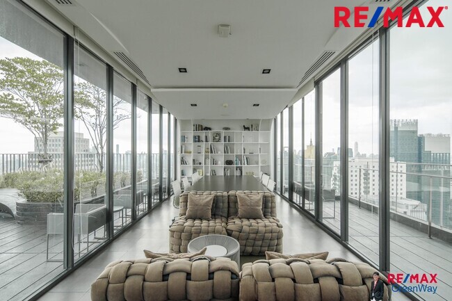 ขายคอนโดสุขุมวิท The Edge Sukhumvit 23 ห้องมุม วิวดี แต่งสวย ติด BTS อโศก และ MRT สุขุมวิท (เช่า 30,000/เดือน)