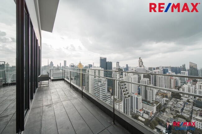 ขายคอนโดสุขุมวิท The Edge Sukhumvit 23 ห้องมุม วิวดี แต่งสวย ติด BTS อโศก และ MRT สุขุมวิท (เช่า 30,000/เดือน)