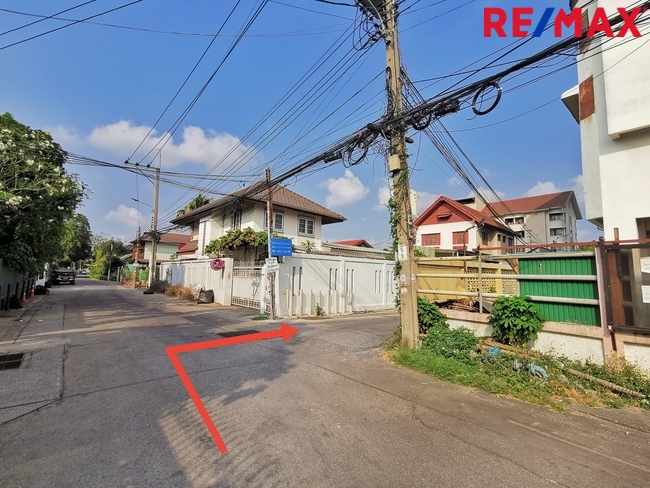 ขาย ที่ดิน พิบูลสงคราม 21 แยก 1 เนื้อที่ 1-0-59 ไร่ หรือ ซอยจามจุรี ใกล้ท่าน้ำนนท์ ใกล้ตลาด ประชาราษฎร์ เพียงตารางวาละ 29,000 บาท