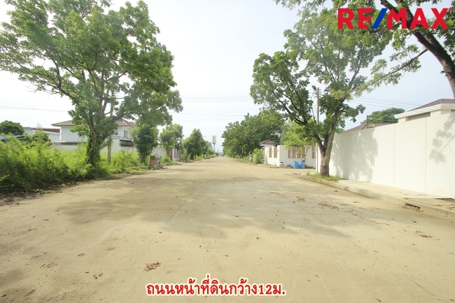 ขายที่ดิน ม.วริยาวิลล์ปิ่นเกล้า นครชัยศรี มหิดลศาลายา ถนนเมน 227ตารางวา ถมแล้ว สร้างบ้าน สำนักงาน หมู่บ้านริมถนน ทางด่วน เดินทางสะดวก ราคาพิเศษ 35,000 บาท ต่อตารางวา