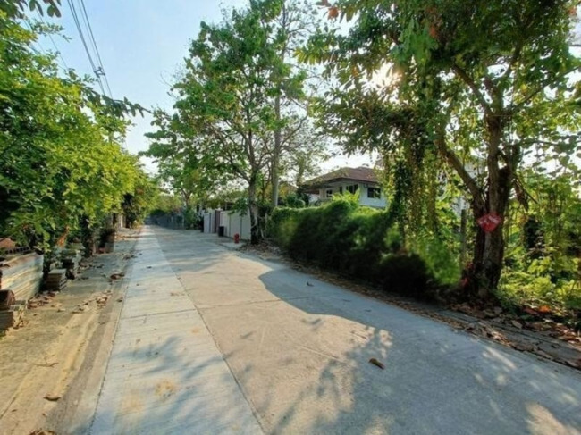 ที่ดิน บางแวก 116 ถมแล้ว 214 ตร.ว. ใกล้รถไฟฟ้าหลักสอง ทำเลดี เหมาะสร้างบ้าน เพียง ตารางวาละ 40,000 บาท ใกล้คลองลัดมะยม ซอยพูนบำเพ็ญ ( จรัญสนิทวงศ์ 13 )