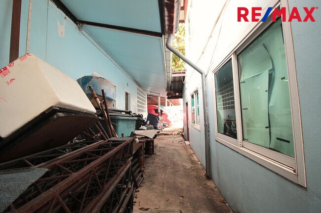 ขายที่ดิน จรัญสนิทวงศ์ 25 ห่างจากถนนหลัก 700 เมตร ถมแล้ว ฟรีตึก 239 ตรว.
