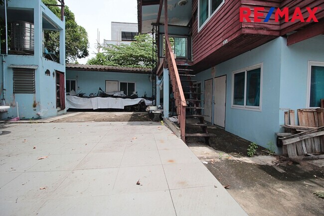 ขายที่ดิน จรัญสนิทวงศ์ 25 ห่างจากถนนหลัก 700 เมตร ถมแล้ว ฟรีตึก 239 ตรว.
