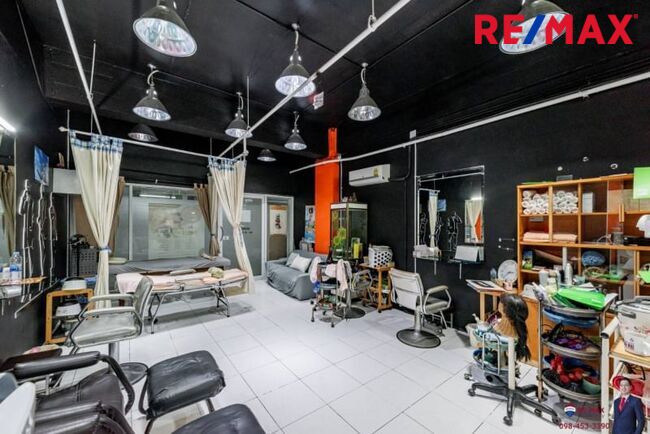 ขาย Office หรือ Retail Shop ที่ Modern Town เอกมัย ใกล้ Donki Mall 190 เมตร (Yield เกือบ 8%)